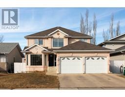 5 Cougar Bay N, lethbridge, Alberta