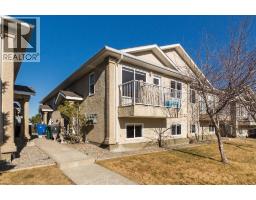3, 11 Highlands Place W, lethbridge, Alberta