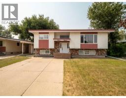 <div class="price">$399,900</div> 1114 Great Lakes Road S<br>Lethbridge, Alberta<br><div class='bed_bath'>4 Bed | 2 Bath</div>