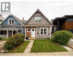 <div class="price">$329,900</div> 925 9 Street S<br>Lethbridge, Alberta<br><div class='bed_bath'>3 Bed | 2 Bath</div>